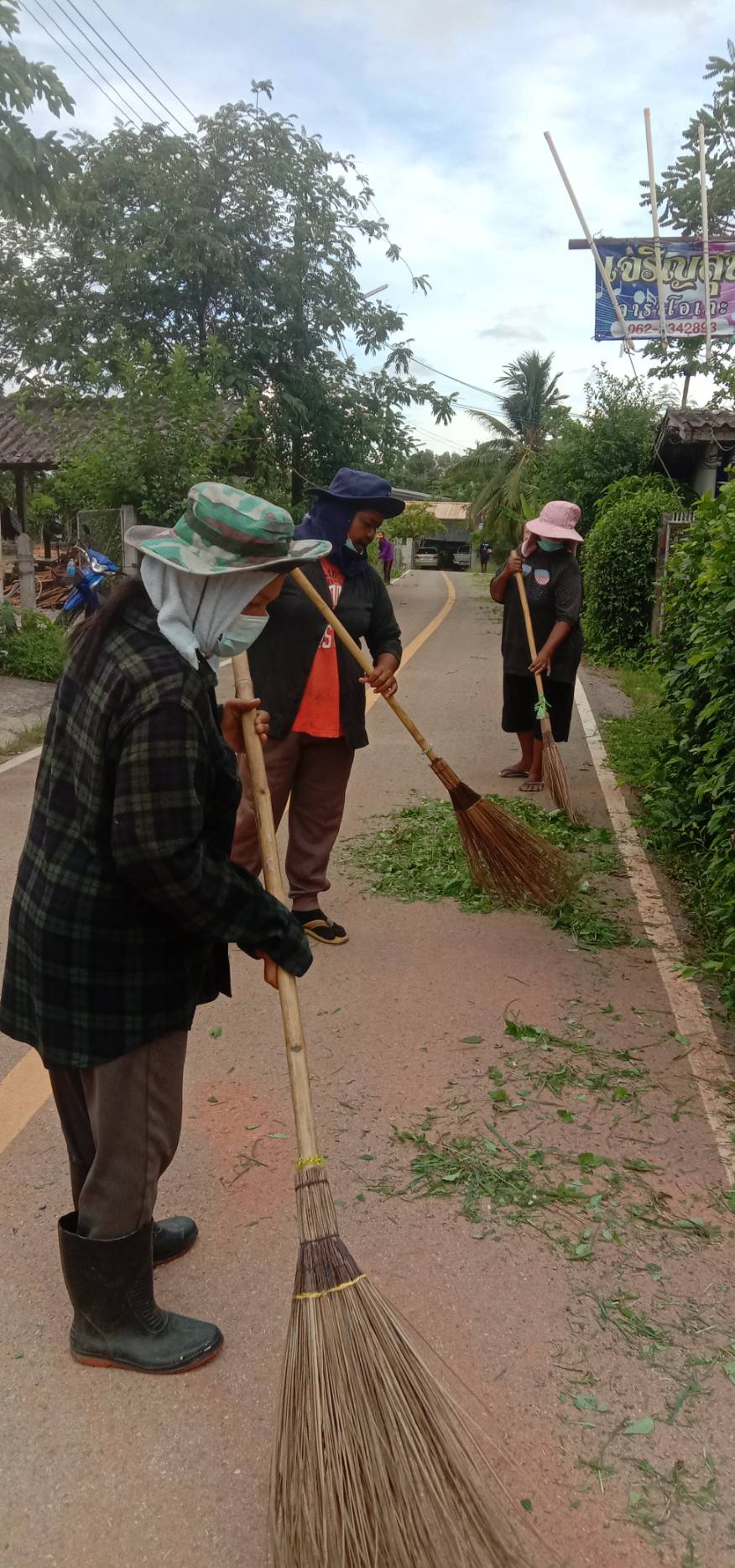 ทำความสะอาดถนนควนขนุน-ทะเลน้อย และซอยราษฎร์ประสงค์ 1