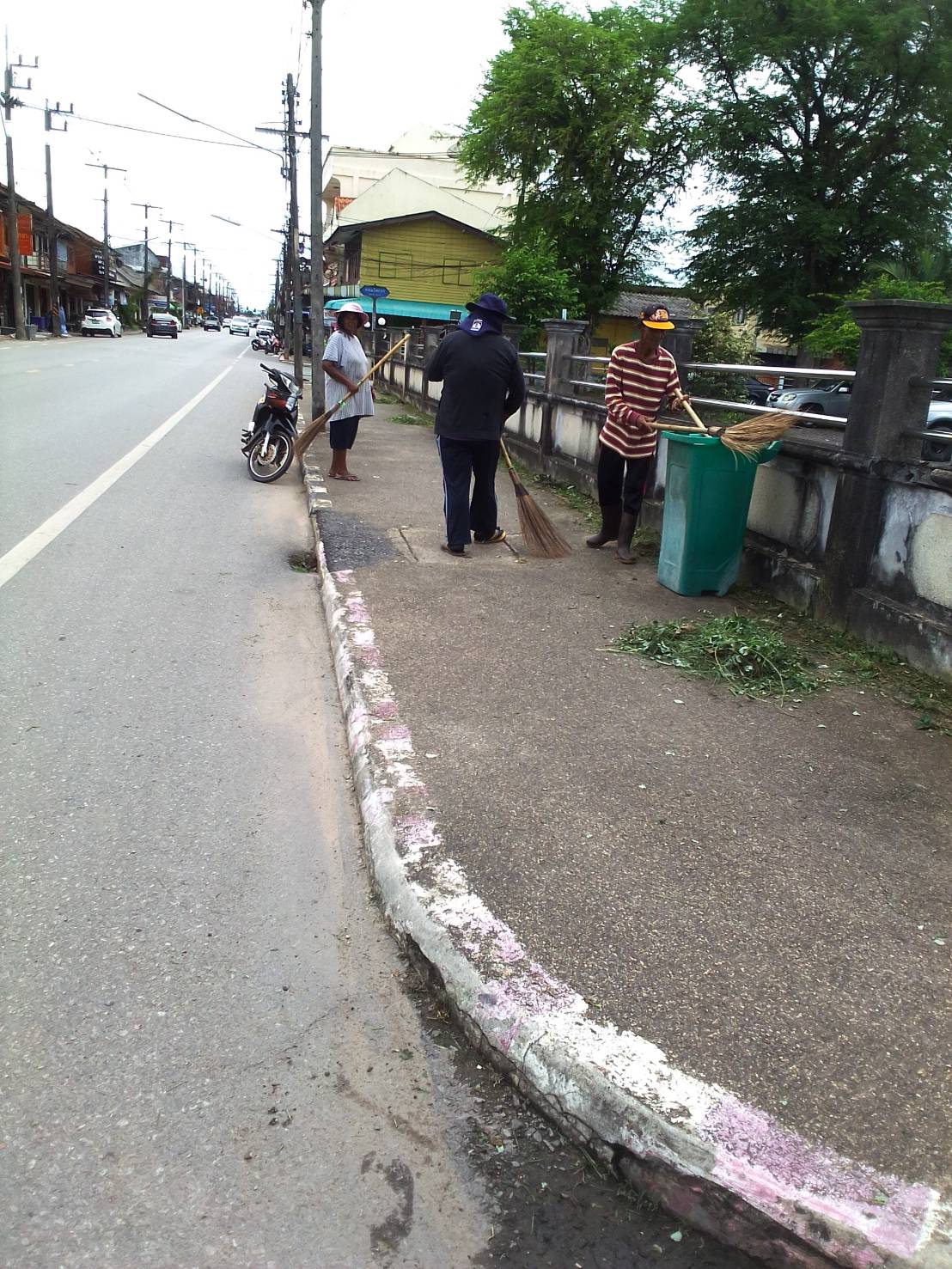 ทำความสะอาดถนนราษฎร์ประสงค์