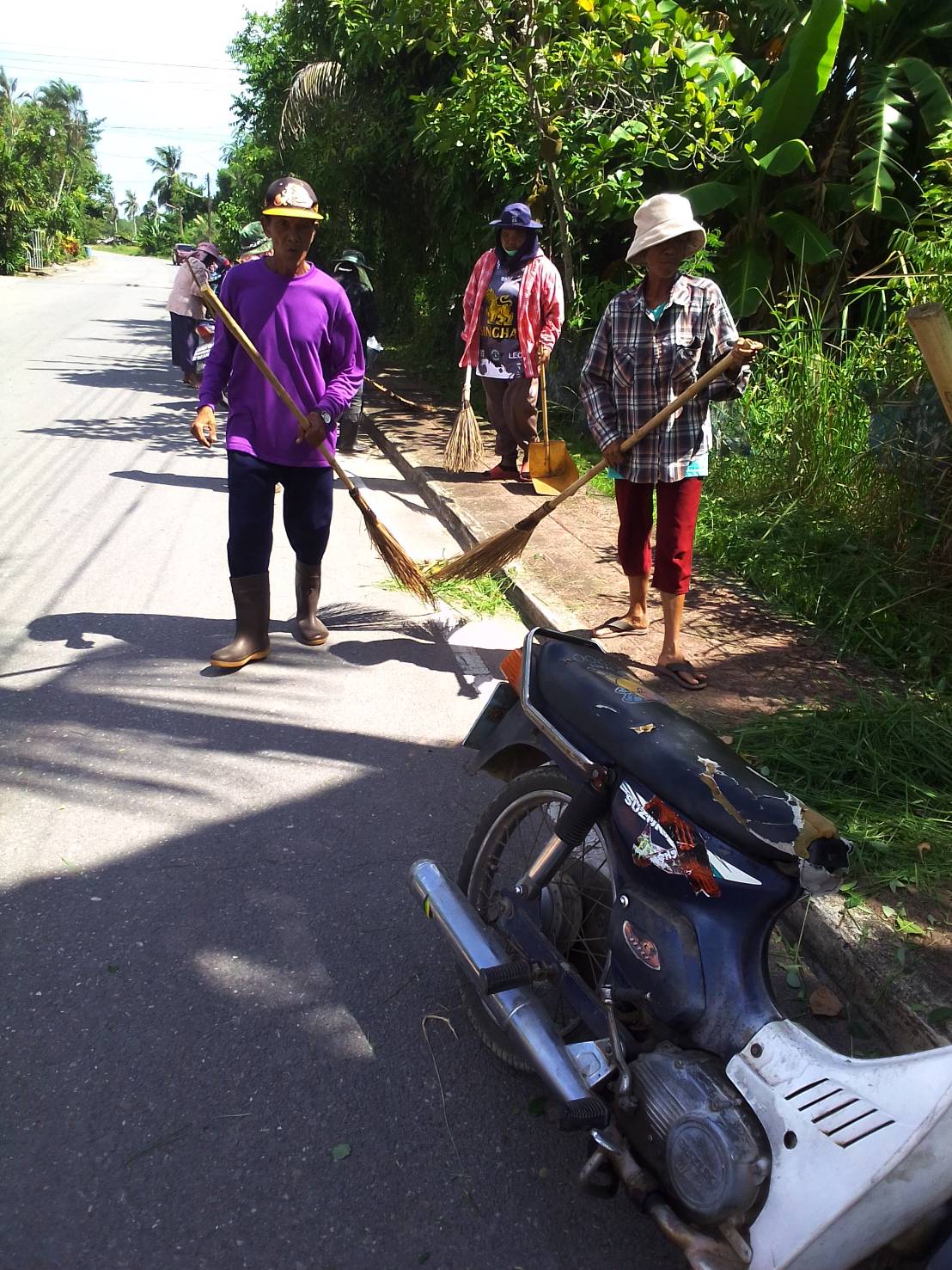 19 มิถุนายน 2566 ทำความสะอาดถนนประชาสามัคคี ,ถนนเลียบควน และซอยสมบูรณ์