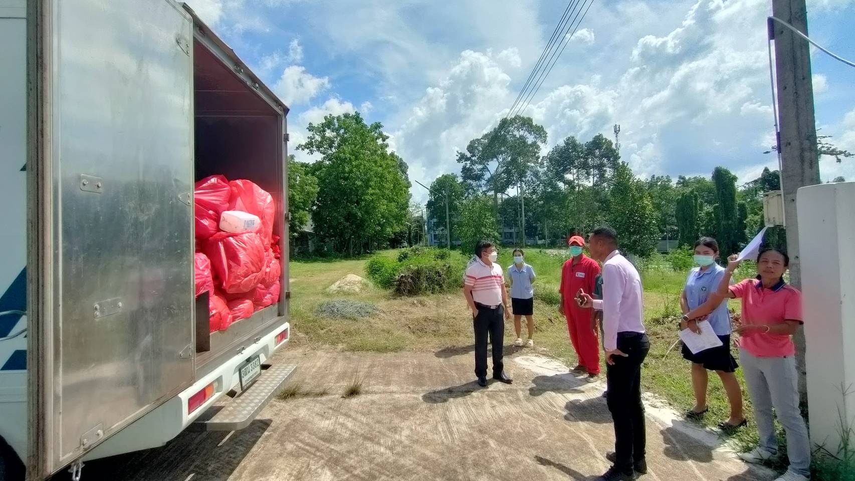 5 กรกฎาคม 2566 กองสาธารณสุขลงพื้นที่ตรวจติดตามสถานที่เก็บกักมูลฝอยติดเชื้อโรงพยาบาลควนขนุน