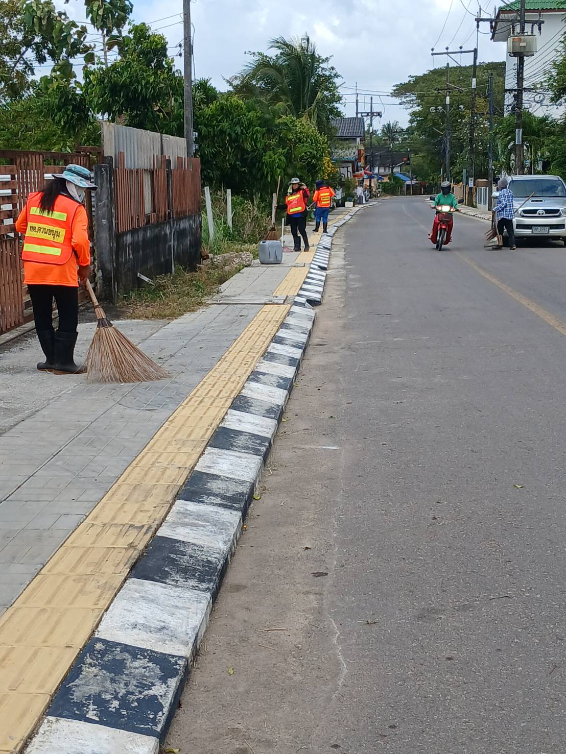 15 กุมภาพันธ์ 2567 ทำความสะอาดถนนหลังโรงพยาบาลนขนุน ซ.ศูนย์แพทย์ควนขนุนและถนนเลียบควน