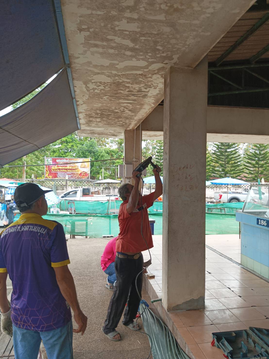 20 กุมภาพันธ์ 2567 ซ่อมที่บังแดดตลาดสดเทศบาลควนขนุน ซ่อมไฟสาธารณะสี่แยกไฟแดง และเปลี่ยนหลอดไฟถนนเลียบควนจำนวน 2 ดวง