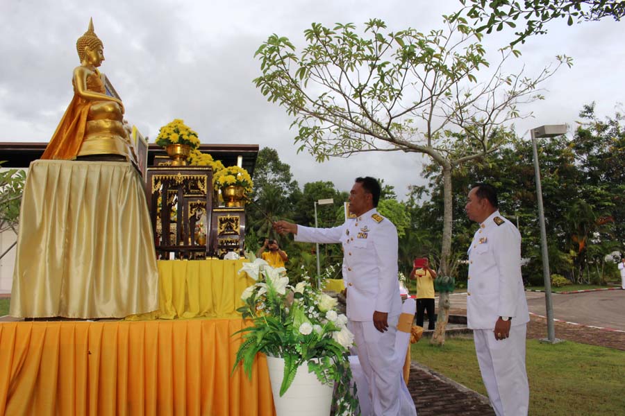 กิจกรรมตักบาตร วันเฉลิมพระชนมพรรษา สมเด็จพระเจ้าอยู่หัวฯ รัชกาลที่ 10