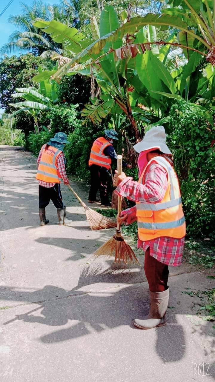 กองสาธารณสุขฯพัฒนาทำความสะอาดบริเวณชุมชนหลังที่ว่าการอำเภอ