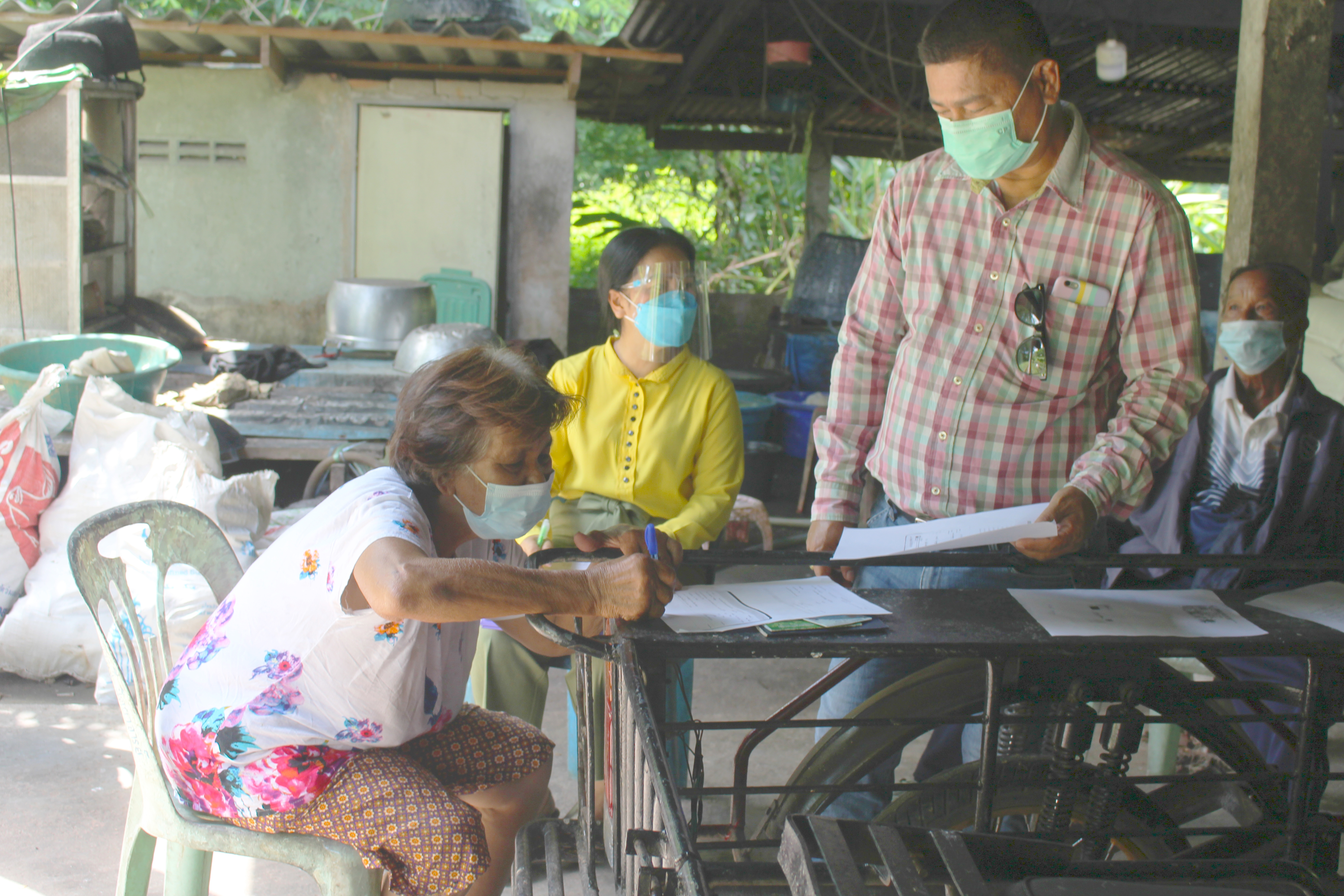 ลงพื้นที่สำรวจกลุ่มเปราะบาง หลังที่ว่าการอำเภอ