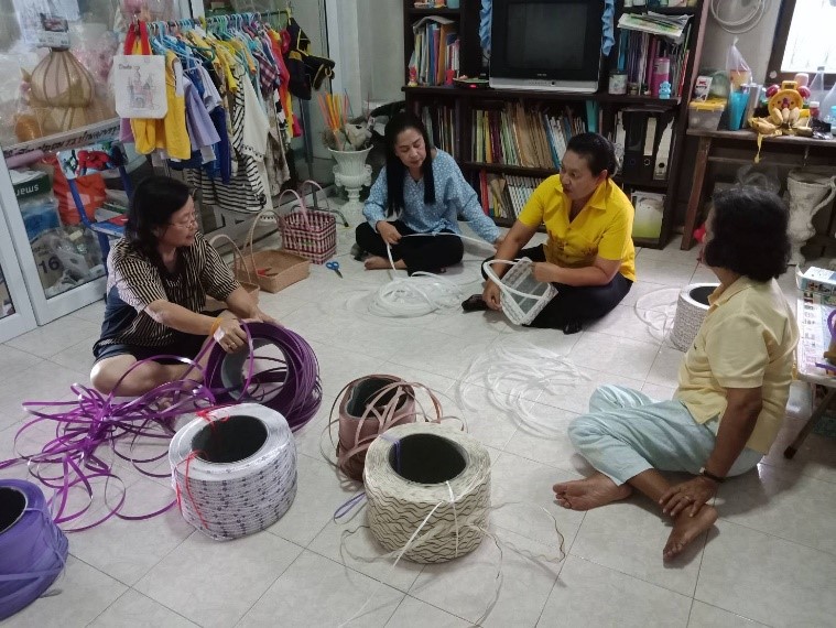 โครงการส่งเสริมอาชีพสานตะกร้าพลาสติกในกลุ่มสตรี และผู้สูงอายุเทศบาลตำบลควนขนุนประจำปี 2564