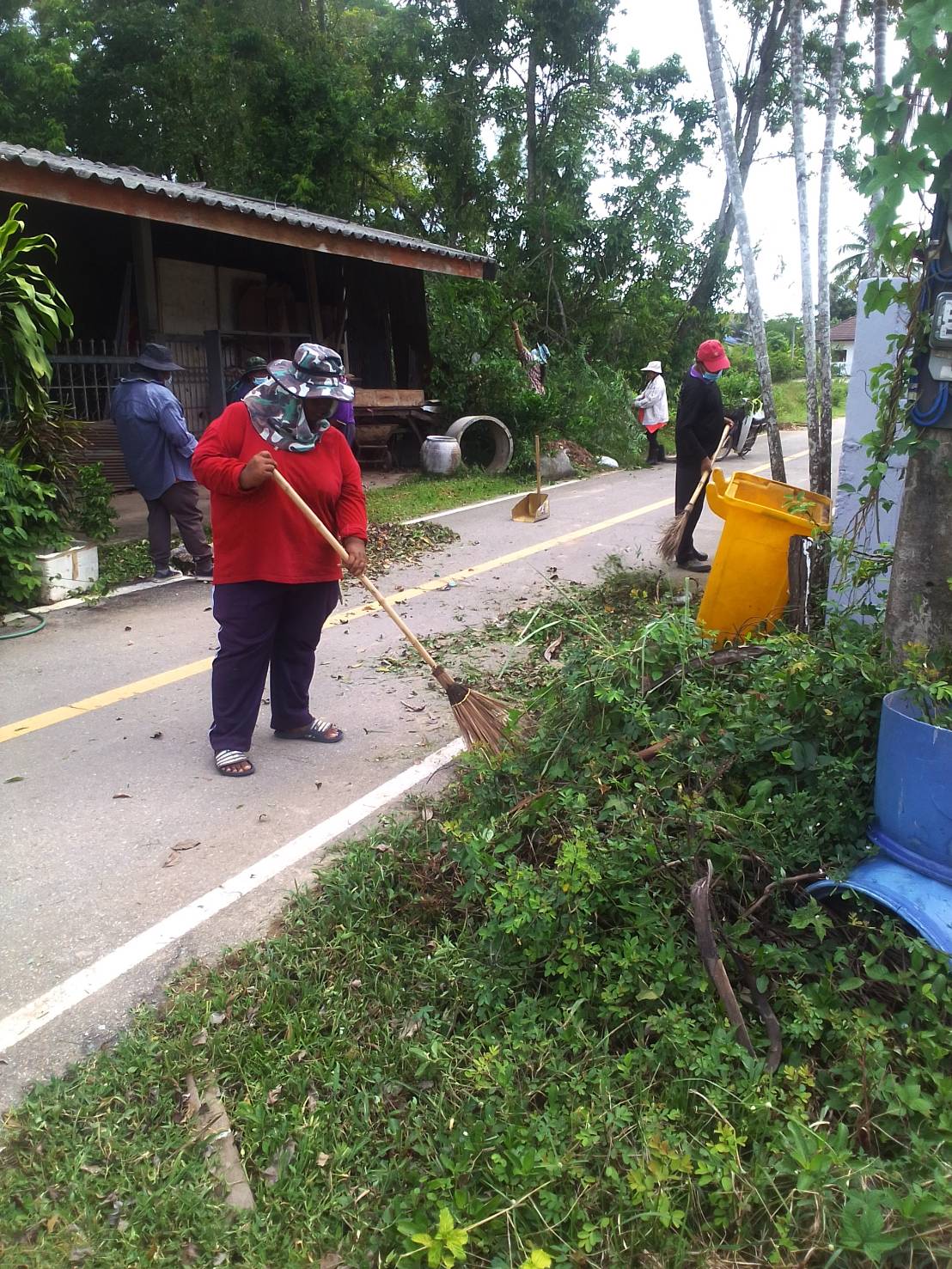 ทำความสะอาดถนนสุวรรณวิชัย และถนนโคกวา