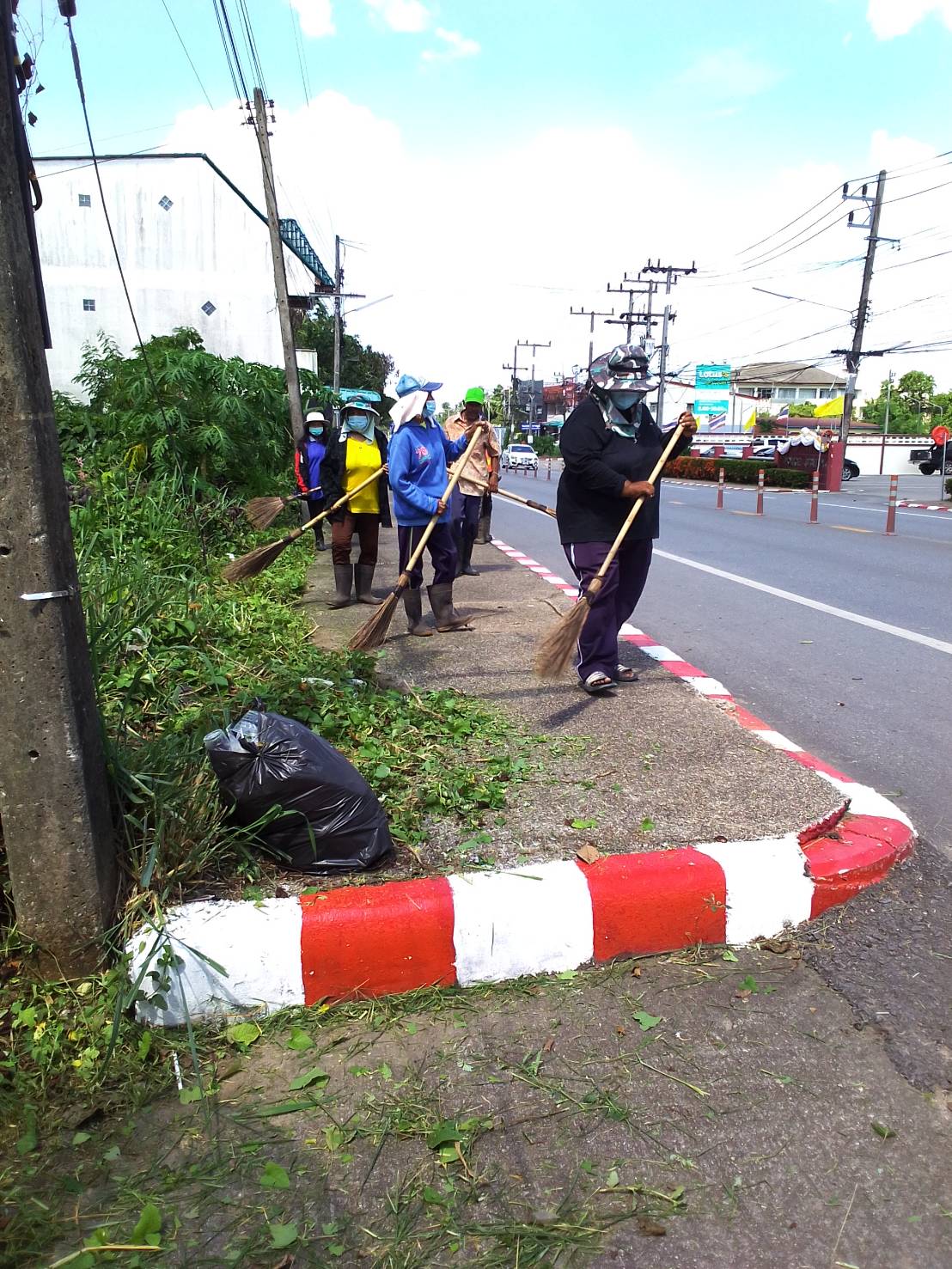 ทำความสะอาดถนนควนขนุน-ทะเลน้อย