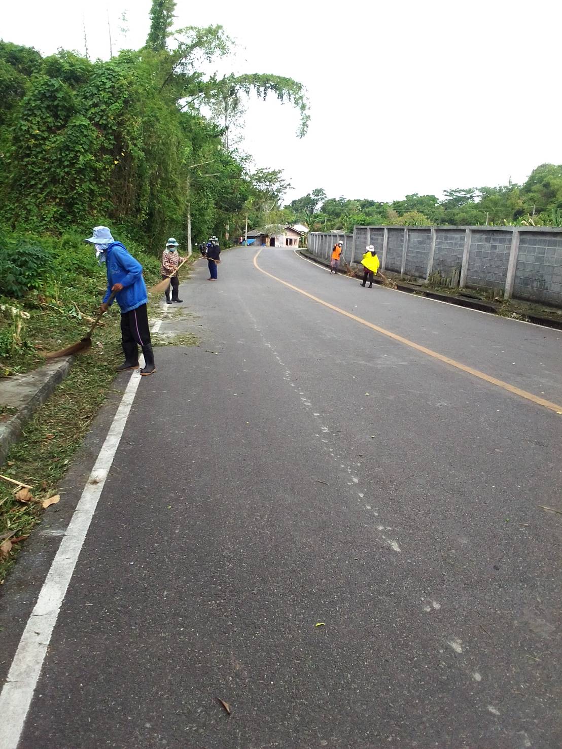 ทำความสะอาดถนนหลังโรงพยาบาลควนขนุน